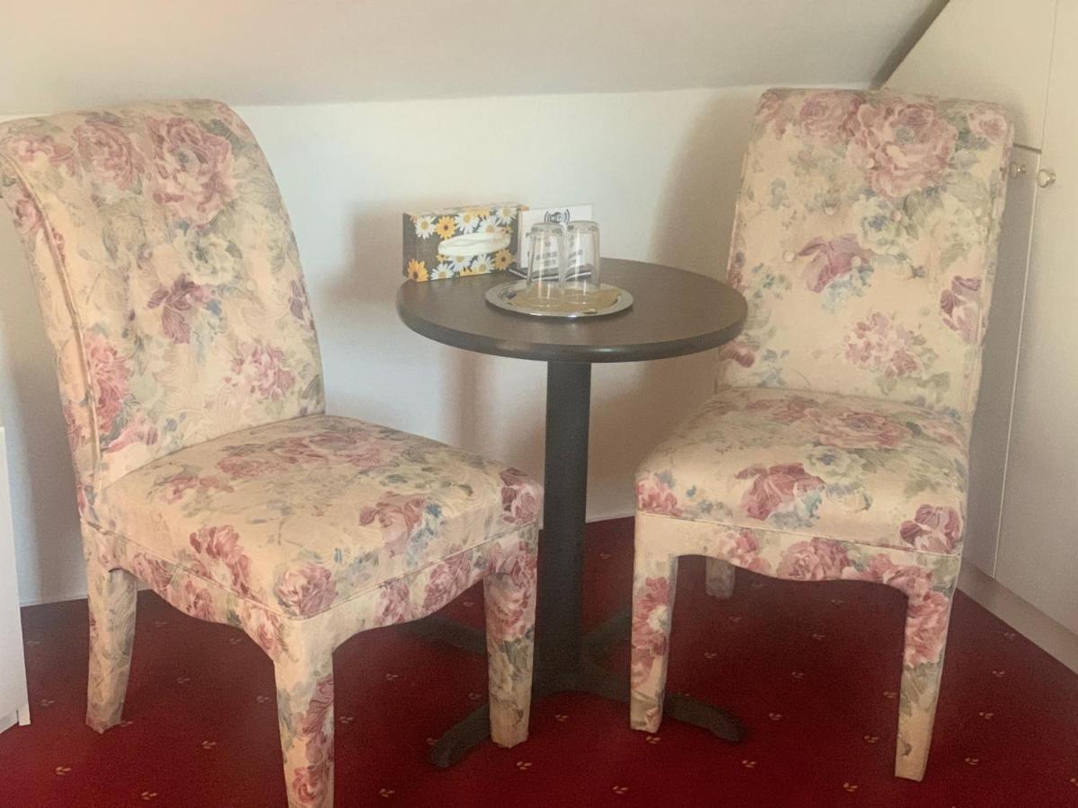 Penzion Rosel Nové Zámky Buitenkant foto