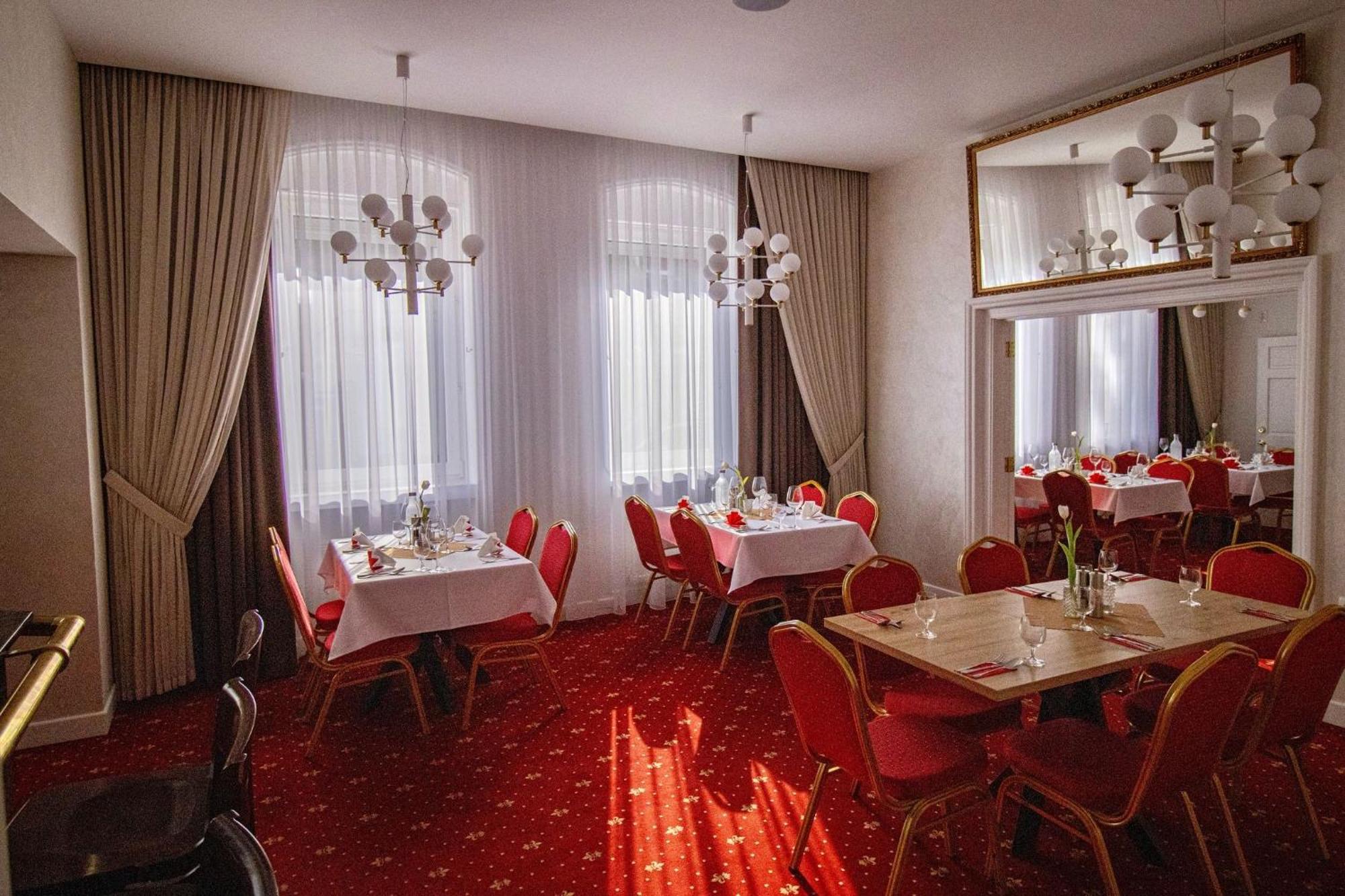Penzion Rosel Nové Zámky Buitenkant foto