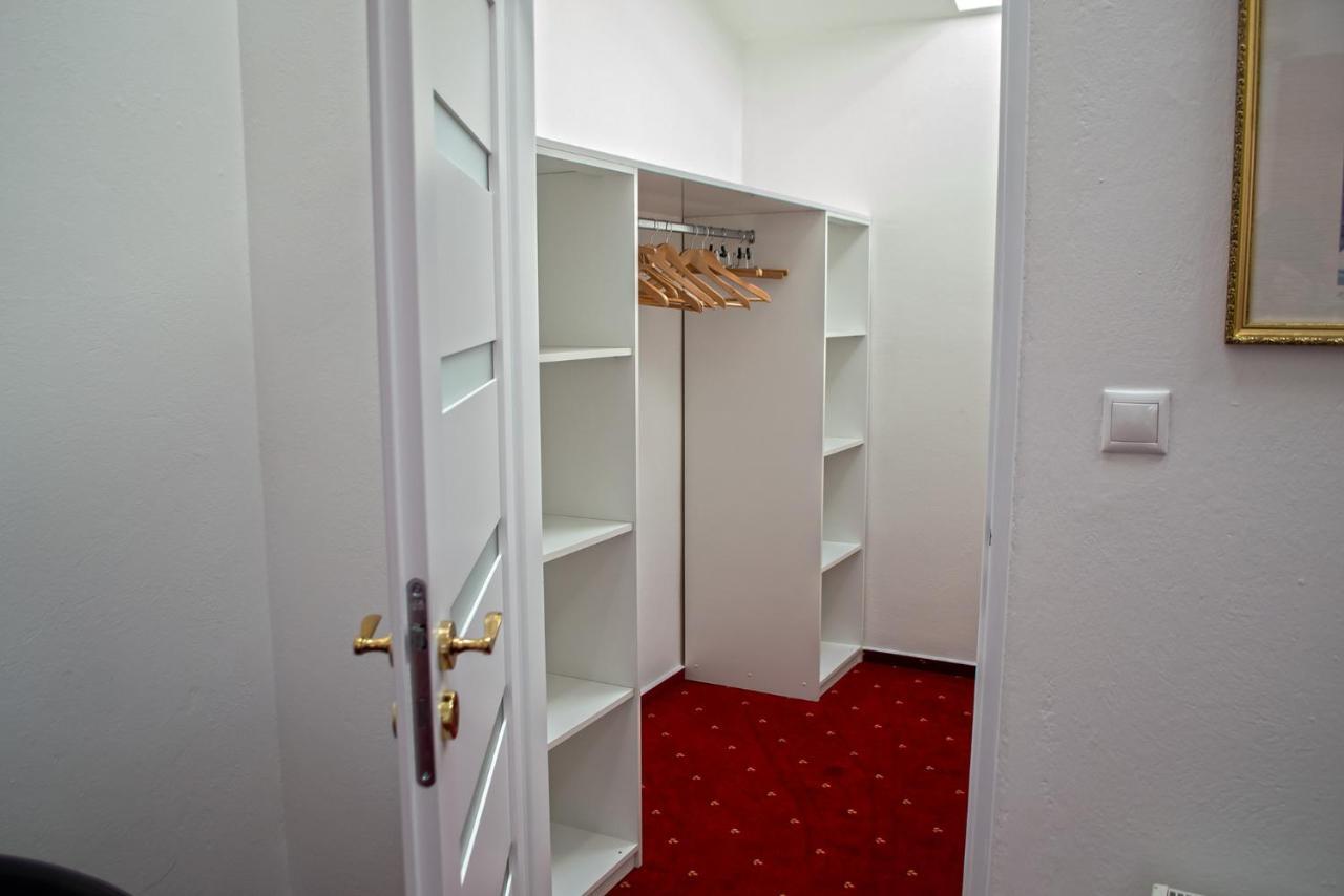 Penzion Rosel Nové Zámky Buitenkant foto