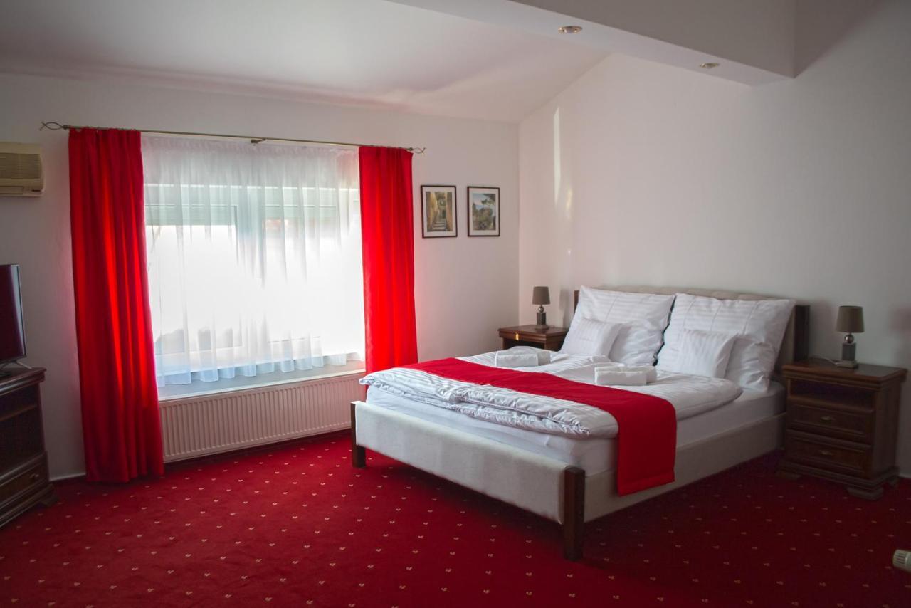 Penzion Rosel Nové Zámky Buitenkant foto